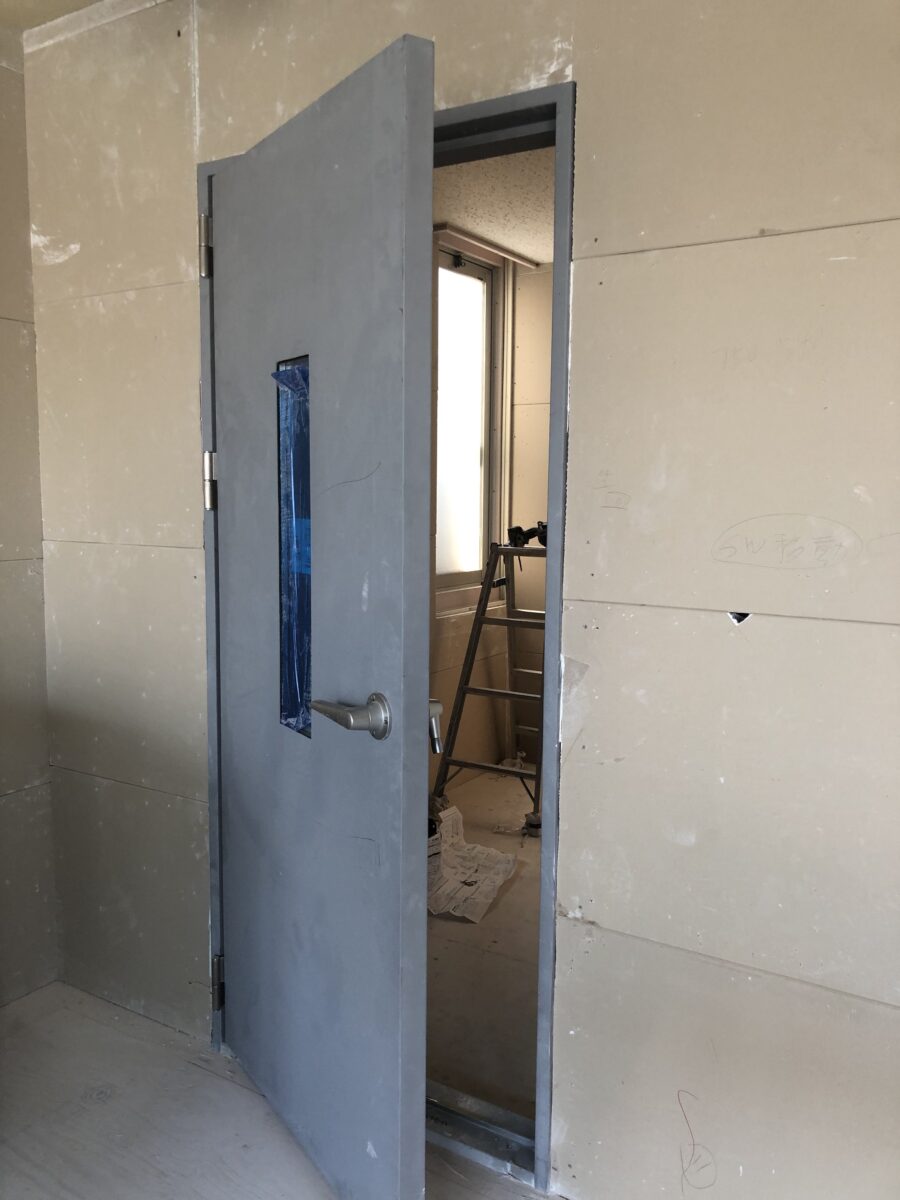 防音室の扉が付きました！